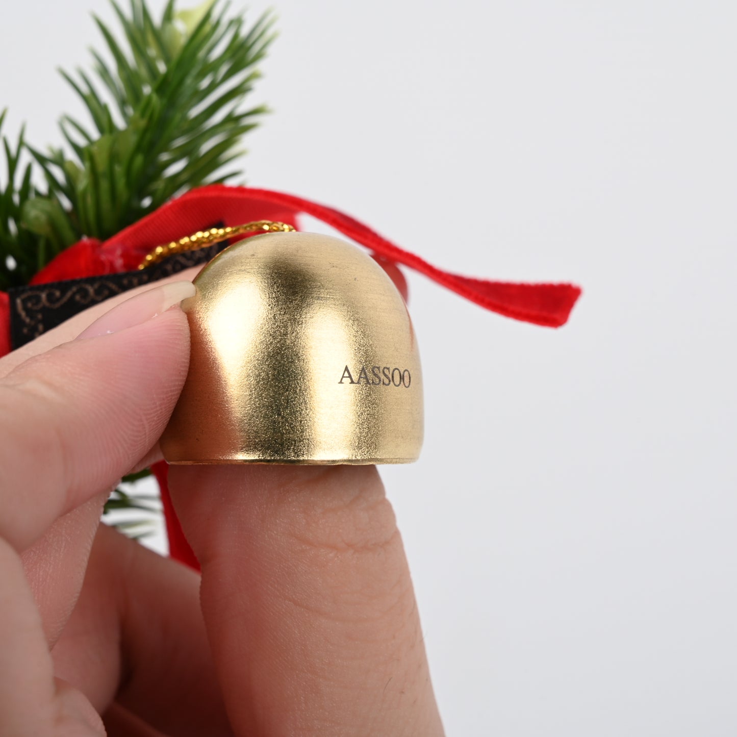 AASSOO Christmas Tree Ornament Bell, Pine Cone &amp; Red Bow Hanging Decoration, Mini Gold Bell with Pine Needles for Xmas Tree, Home Holiday Decor